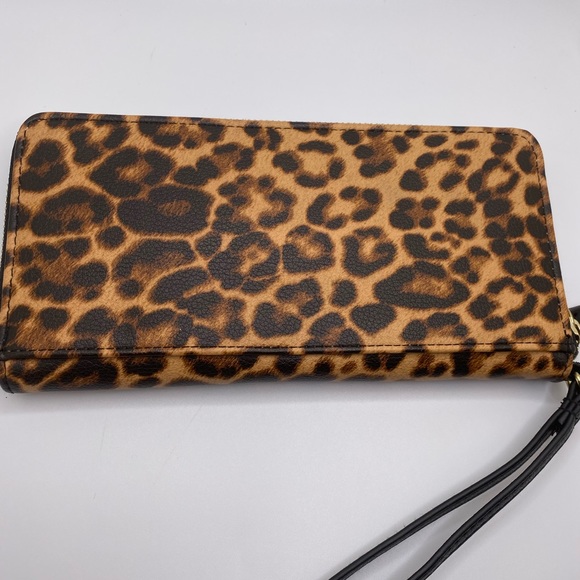 Enzo Angiolini Leopard Wristlet - Picture 2 of 3
